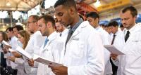 Medical students reciting the oath during White Coat Ceremony.